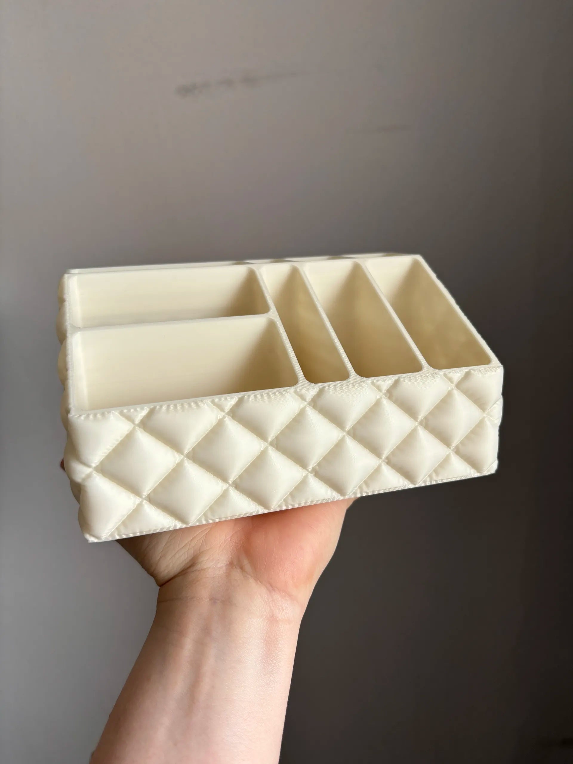 Inflated Style Makeup Organizer | Modern Bathroom & Vanity Desk Accessory